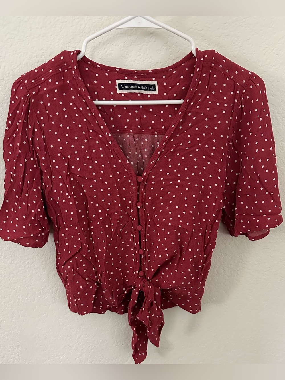 Women’s Abercrombie red and white polka dot tie waist top. NWOT.